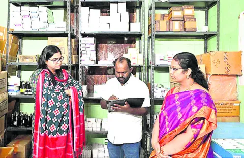 వైద్యులు సమయపాలన పాటించాలి