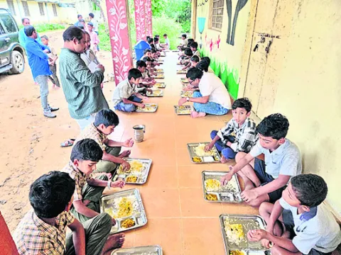 ఆశ్రమ పాఠశాల ఆకస్మిక తనిఖీ 
