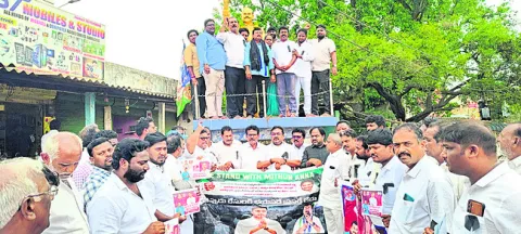 ప్రజాభిమానాన్ని ఆపలేరు 