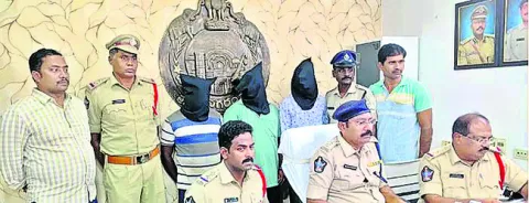 30 కిలోల గంజాయితో ముగ్గురి అరెస్ట్‌