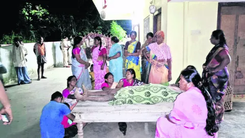 పొలంలో వ్యవసాయ  కూలీ మృతి
