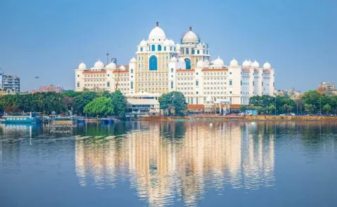 cracks in Telangana Secretariat building 5
