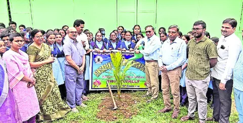 పర్యావరణ సమతుల్యతను కాపాడాలి