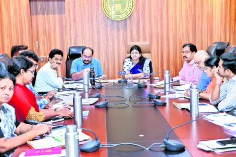 గర్భిణులకు పౌష్టికాహారం అందించాలి