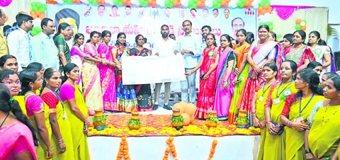 మహిళలను కోటీశ్వరులను చేయడమే లక్ష్యం