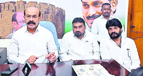 యూరియా సరఫరాలో ప్రభుత్వం విఫలం