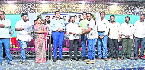 లబ్ధిదారులకు కొత్త రేషన్‌కార్డులు