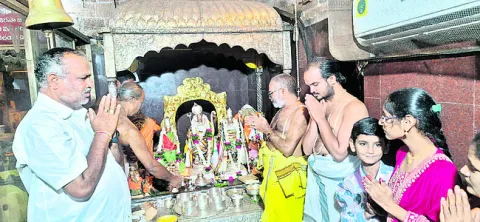 రామతీర్థంలో పునర్వసు పట్టాభిషేకం 