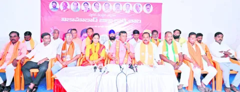 పేదలకు ఇళ్లు ఇవ్వకుంటే నిరాహార దీక్ష చేస్తా 