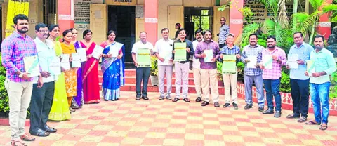 అడ్మిషన్ల పెంపునకు కృషి చేయండి 