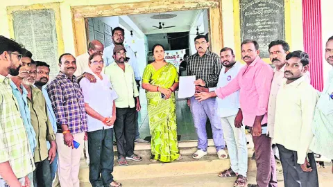 అక్రమ ఇసుక గుట్టలను సీజ్‌ చేయాలి 
