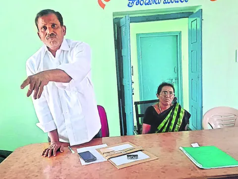 మీడియాకు ప్రశ్నించే హక్కులేదు..! 