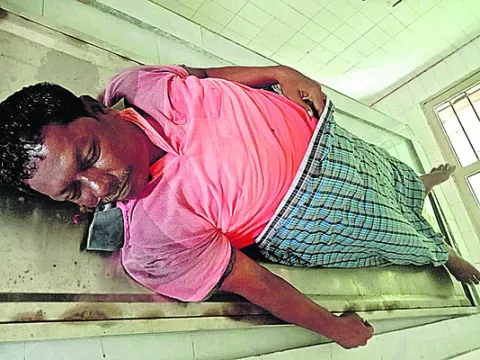 పోస్టుమార్టం చేయడంలో జాప్యం 