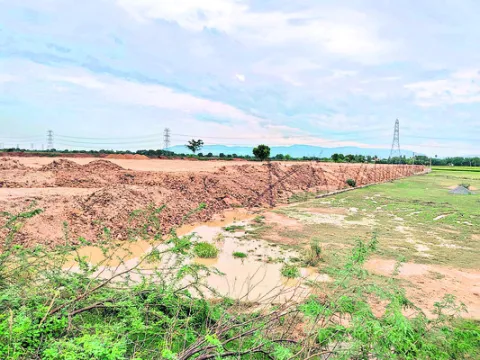 మట్టి అక్రమ రవాణా 