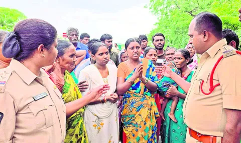 అత్తతో పాటు భార్యనూ కడతేర్చేందుకు వ్యూహం