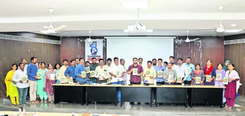 అందుబాటులో 10వేల టన్నుల యూరియా