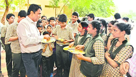 బంగరు భవితకు బాటలు