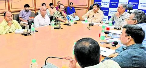 అమృత్‌ భారత్‌ స్టేషన్ల పనులు వేగిరం చేయాలి 