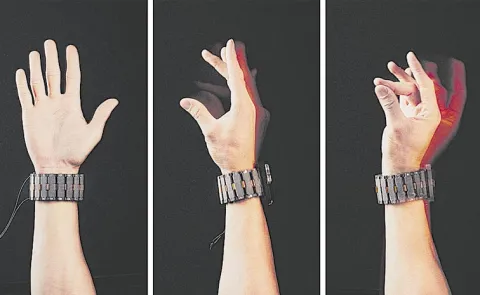 Meta Unveils Wristband for Controlling Computers With Hand Gestures15
