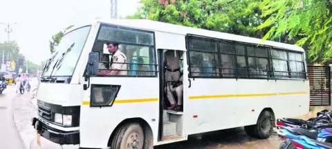 కోర్టుకు హాజరైన తేజేశ్వర్‌ హత్య కేసు నిందితులు 