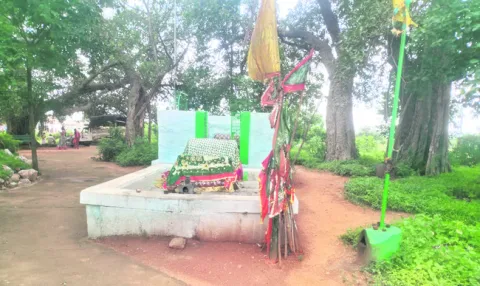 రూ.2 కోట్ల విలువైన 2 ఎకరాలు మాయం.. 
