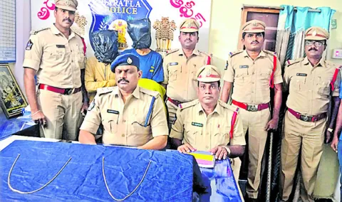 అంతర్‌ జిల్లాల దొంగలు అరెస్ట్‌ 