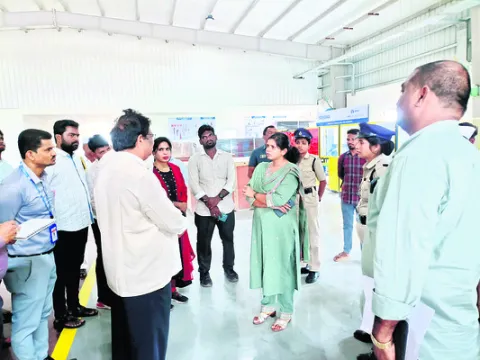 అనర్హులకు ఇళ్లు ఇస్తే  ఉద్యోగం నుంచి తొలగిస్తాం  