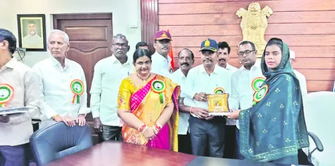 దేశ వీరులు పశ్చిమ పౌరులు 
