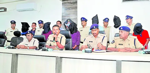 జల్సాలకు అలవాటుపడి బైకులు చోరీ