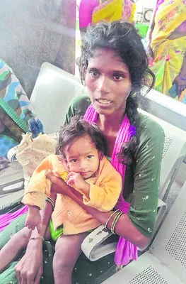 బాబును ఇవ్వాలని మహిళకు బెదిరింపులు 