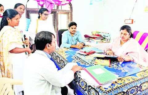 పారిశుద్ధ్యంపై ప్రత్యేక దృష్టి సారించాలి