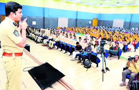 మహిళలు, బాలికలే లక్ష్యంగా నేరాలు