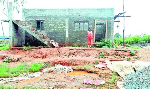 జిల్లాలో వివిధ బ్యాంకుల నుంచి లింకేజీ రుణాలు పొందిన ఇంద
