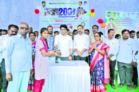 మహిళల అభ్యున్నతికి ప్రభుత్వం పెద్దపీట 