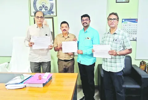 ఎయిడెడ్‌ పోస్టుకు నిర్వహించే పరీక్షకు హాల్‌టికెట్లు 