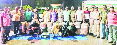 గంజాయి తరలిస్తున్న ముగ్గురు అరెస్టు 