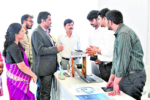 ఆవిష్కరణల్లో జిల్లాను నంబర్‌ వన్‌ చేద్దాం 