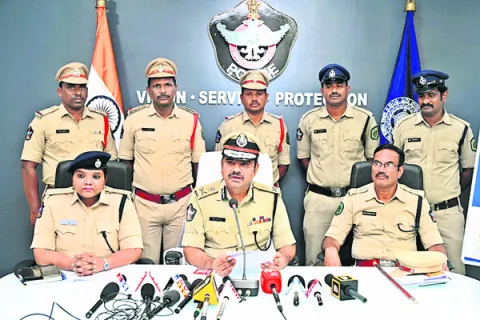 ఉద్యోగే దొంగ 