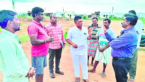 డిసెంబర్‌ లోగా ఇళ్లనిర్మాణం పూర్తిచేయాలి