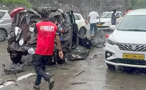 Massive pile up on Mumbai Pune Expressway14