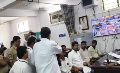 జనసేన నేతల కాళ్ళపై పడిన గండి ఆంజనేయ స్వామి ఆలయ ఈవో