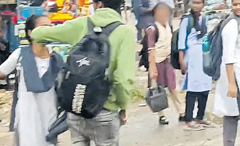 Palakonda Girl Slaps Eve Teaser on Road Video Viral
