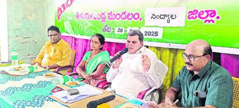 కూలీల శ్రమను దోచుకోవడం దారుణం