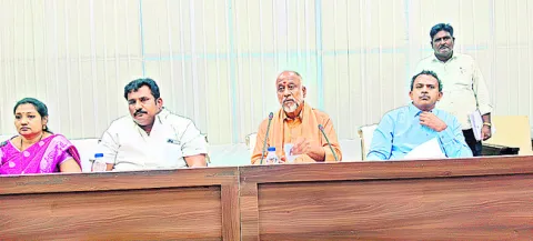 స్థానిక సమస్యలపై నిర్లక్ష్యం వీడండి
