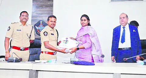 పెండింగ్‌ కేసుల్లో అరెస్ట్‌లు త్వరితగతిన చేయాలి 