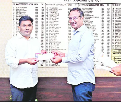 ఆర్మీ ర్యాలీ, హాకీ టోర్నమెంట్‌కు విరాళం 