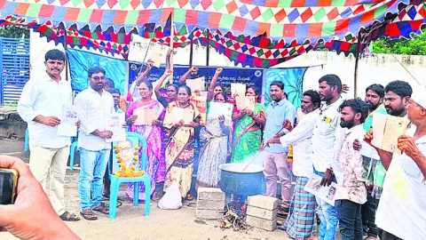 దళిత రైతుల నిరాహార దీక్ష 