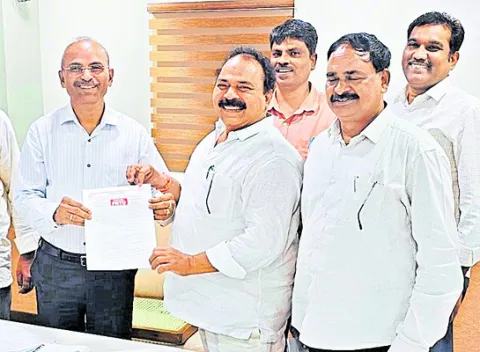 టీచర్ల జీతాల చెల్లింపులో జాప్యాన్ని నివారించాలి 
