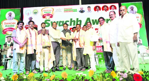 సమష్టి కృషితోనే జీవీఎంసీకి గుర్తింపు 