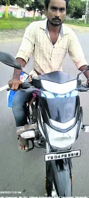 రోడ్డు ప్రమాదంలో కారేపల్లి వాసి మృతి 
